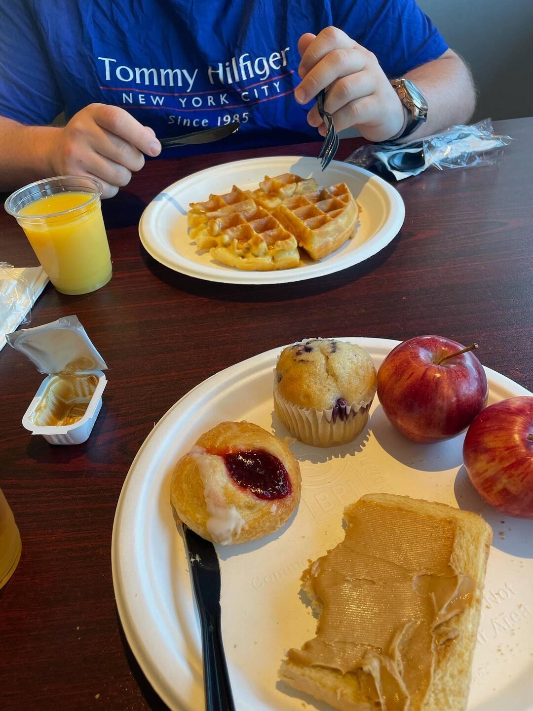 Unser Frühstück mit selbstgebackenen Waffeln