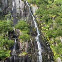 Wasserfall im Trollfjord