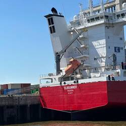 Diese Freifall-Rettungsboote können aus bis zu 40 Metern stürzen.