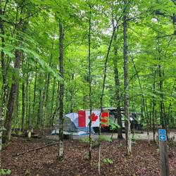 Auch beim Camping zeigen die Kanadier Flagge