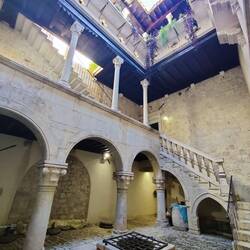 Typischer Innenhof eines Stadthauses