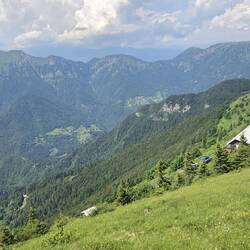 Und die Hütte direkt unterm Gipfel
