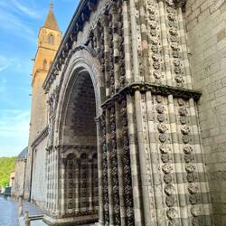 L'imposante cathédrale de Cahors