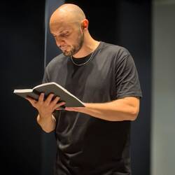 Leonardo doing a 'reading' in Sala Thierry Salmon ... Arena del Sole — Bologna, Italy.