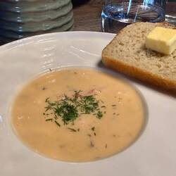 Meeresfrüchtesuppe (mit Königskrabben)