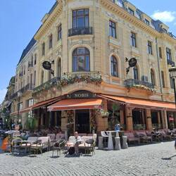 Die Nobis Bar befindet sich im Herzen der historischen Altstadt (Lipscani-Viertel) von Bukarest.
