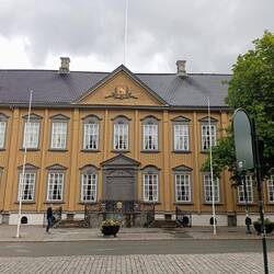 Königliche Residenz, Vorderansicht