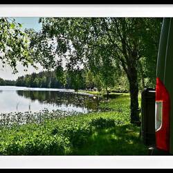 Das Wasser ist klar und mit ca. 20° Grad angenehm
