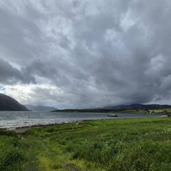 Die nächsten Wolken mit viel Wasser. Aber, wir sind trocken hin und zurück gekommen. 👍