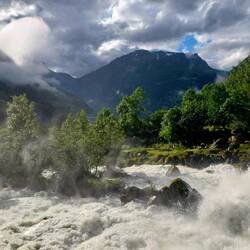 Storfossen Wasserfall im Ort Geiranger
