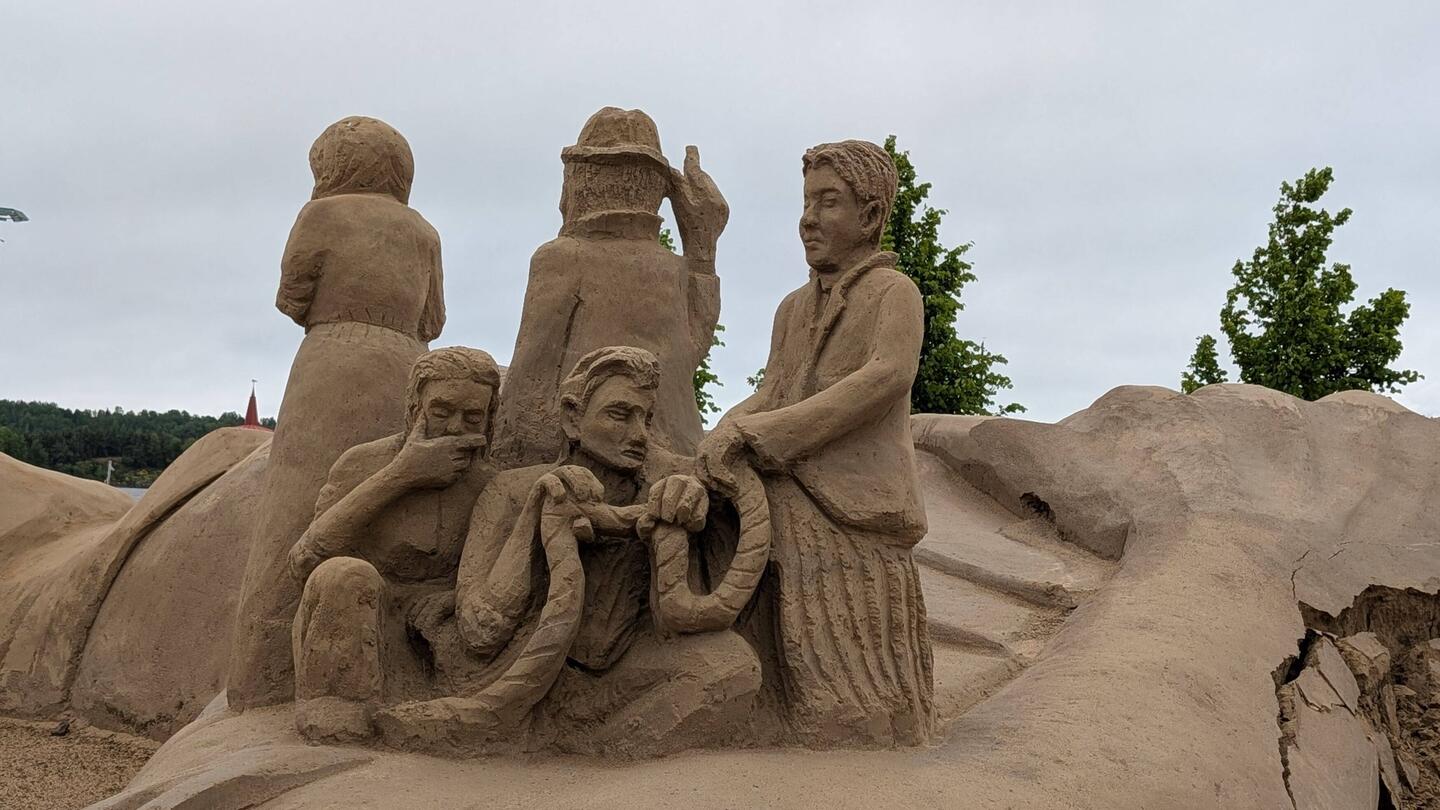 Kunstwerke aus Sand am Strand von Lappeenranta