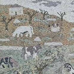 Vidéo-diaporama œuvres disséminées dans Krotos d'un artiste de mosaïques avec petits cailloux d'ici