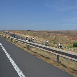 Hier ist die Welt wieder in Ordnung. Wir auf der Autobahn, die Ironmänner auf der Parallelstraße.