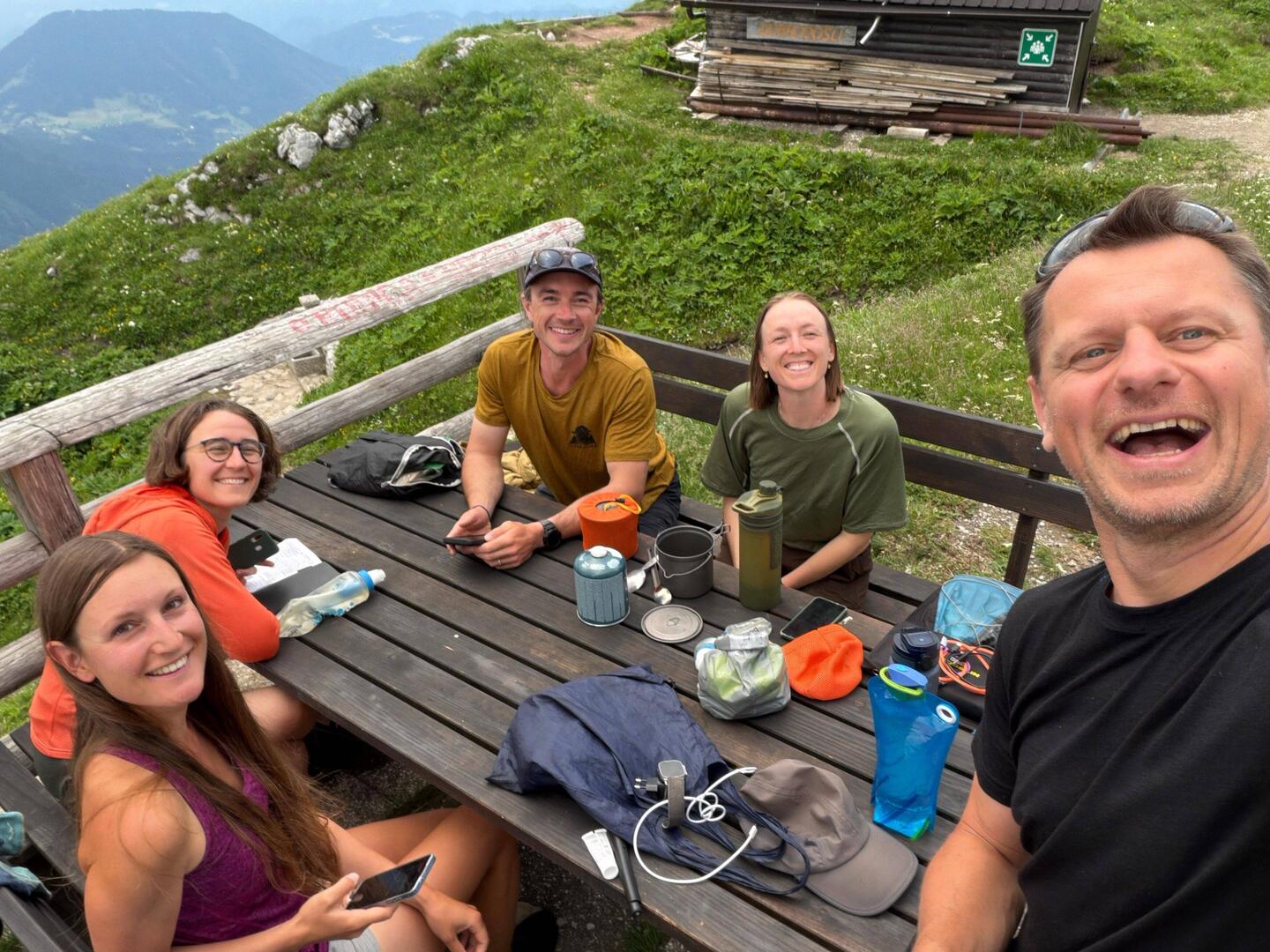 Bild von gestern: Unser 5er Grüppchen mit Elisabeth (FR) und Cam&Ella von Australien