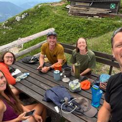 Bild von gestern: Unser 5er Grüppchen mit Elisabeth (FR) und Cam&Ella von Australien