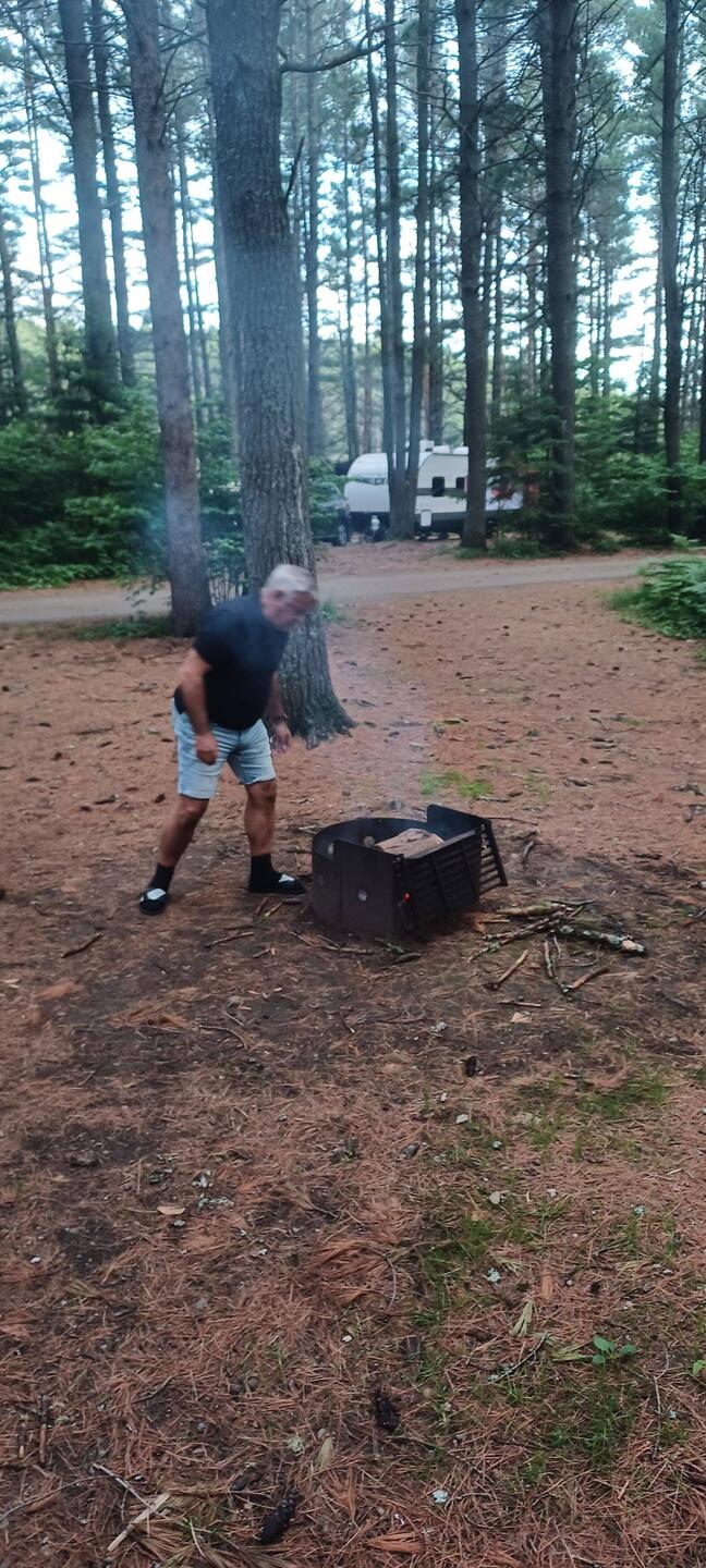 Wir versuchten unser Glück beim Feuer anzünden🤪