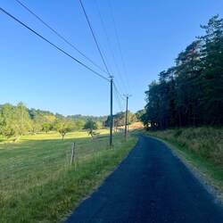Sur le versant à l'ombre il fait bon rouler avec la petite brise rafraîchissante