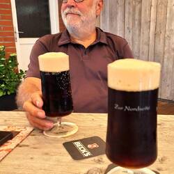 Das Löwenbräu Dunkel vom Fass zischt richtig 🍻