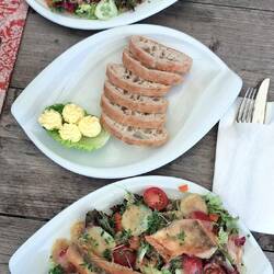 Salat mit gebratenem Zander, genau richtig bei der Wärme