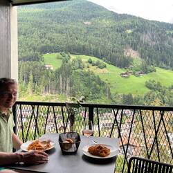 Spätes Mittag auf dem Balkon