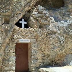 Église grotte de Tripiti