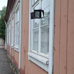 Mit dem Spion-Spiegel lässt sich von der Stube aus heimlich die Strasse beobachten