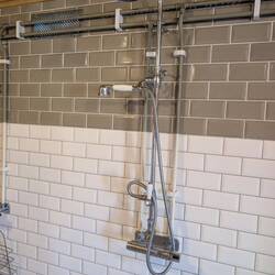Antike Dusche im "Kallbadhus" (alt aber sauber 😊)