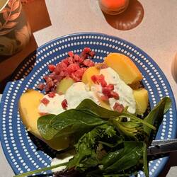 Lecker Salat, Pellkartoffeln und Quark