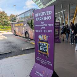 We decided to make use of our 10 hours transit time to try out one of the free Singapore city tours