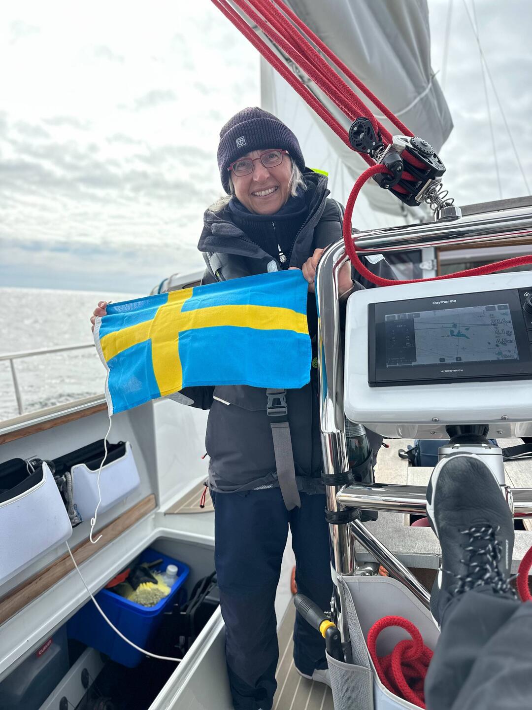 Die Finnische Gastlandflagge darf nun in die Kiste wandern. Ab jetzt sindwir in Schweden unterwegs.