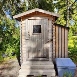 Schönes Plumpsklo am Schlafplatz
