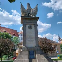 Denkmal der Begegnung- hier trafen am 25.04.1945 Teile der Roten Armee auf amerikanische Soldaten