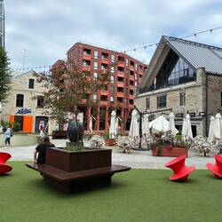 Shopping area. Note the cotton reel seats