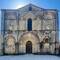 La magnifique façade romaine de l'église de Civray