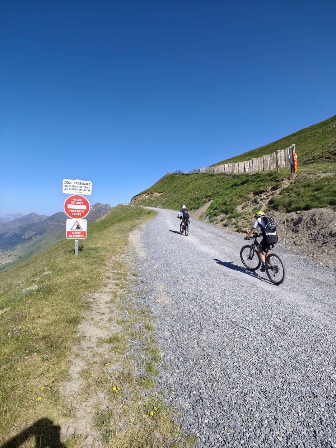 Štart na Pic du Midi iz prelaza Tourmalet. Bolj kot ne edini norci!