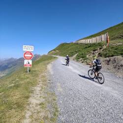 Štart na Pic du Midi iz prelaza Tourmalet. Bolj kot ne edini norci!