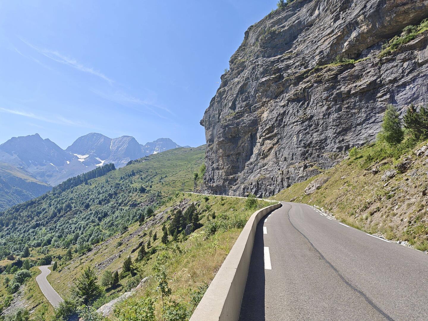 Lepota se začne od odcepa za Cirque de Gavernie.
