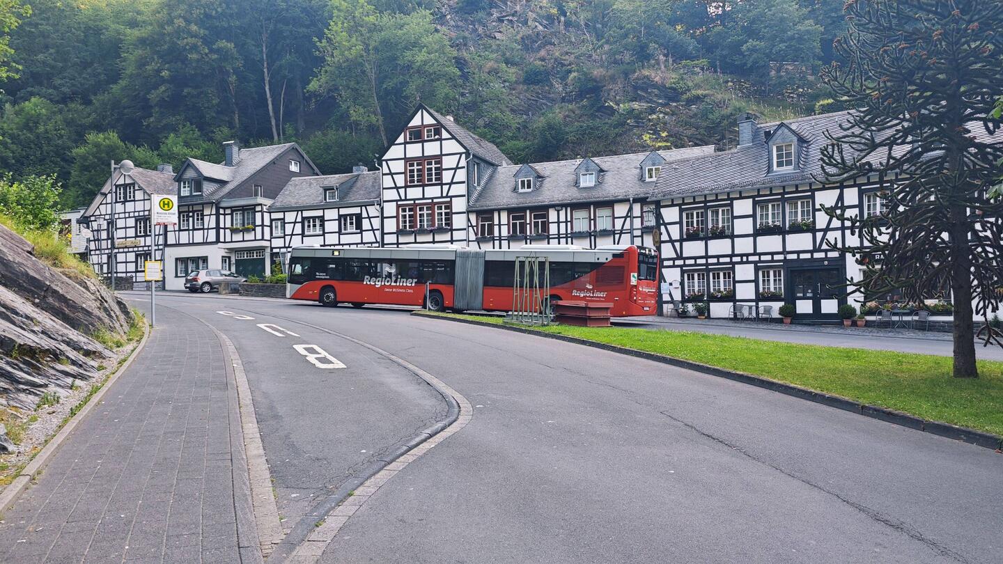 Der RegioLiner braucht knapp 1 Stunde von Aachen nach Monschau - inkl. Klimaanlage 👍🏽.