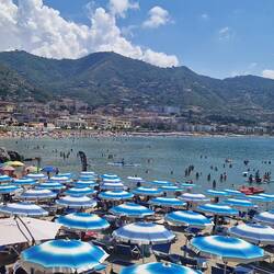 Und hier der Strand von Cefalù in seiner vollen Größe.