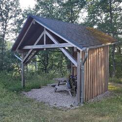 Glücklich an der Hütte zu sein