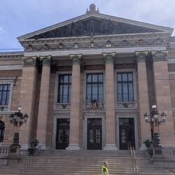 Das ehemalige Ständehaus. Hier ist immer noch das Innenministerium untergebracht