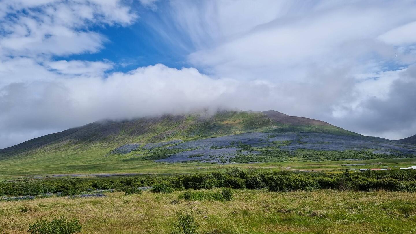 Der Sagenumwobene Wahrsagerin-Berg in Sakagaströnd