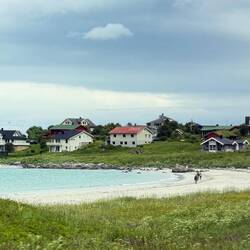 Ein Sandstrand, aber nur 6 Grad Wassertemperatur