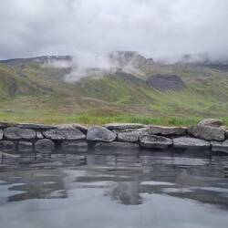 Da kann man stundenlang entspannen mit Blick auf die Berge