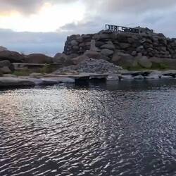 ... so lange bis der Wind wieder deutlich zunimmt und kleine Wellen auf die Wasseroberfläche zaubert