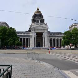 The under-restoration Palais de Justice, tucked behind the Synagogue