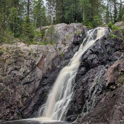 ...zum Wasserfall