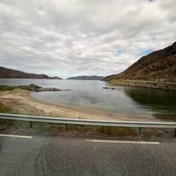 Ein Sandstrand bei nur 8 Grad Wassertemperatur