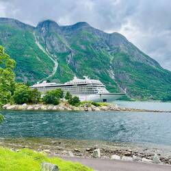Kreuzfahrtschiff in Eidfjord