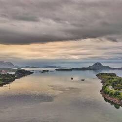 Hinten rechts der Torghatten
